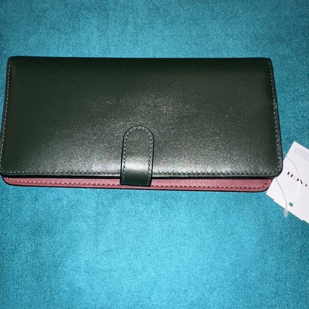 Coach New York black wallet with Gift Box. Iconic coach logo. - Picture 5 of 10